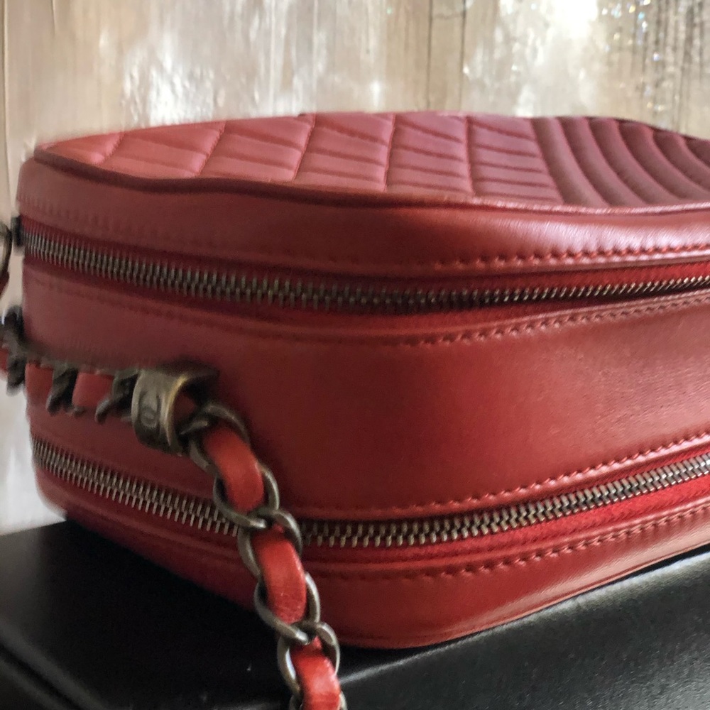 CHANEL CROSSBODY BAG - Picture 8 of 11